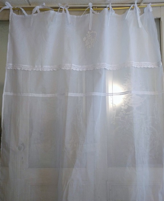 オーガンジーレースのカーテン