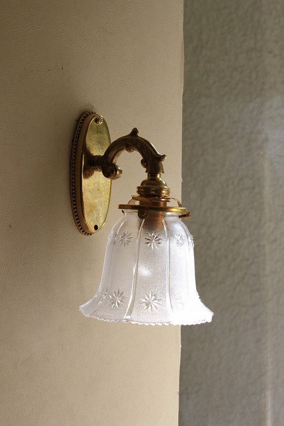 真鍮製の小さなブラケットライト（壁付け照明）＆昭和レトロな雰囲気の 