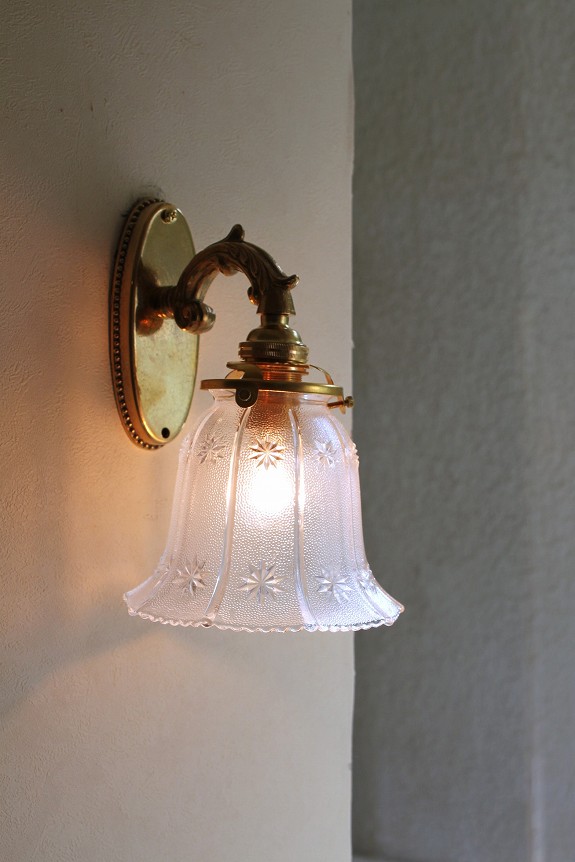 真鍮製の小さなブラケットライト（壁付け照明）＆昭和レトロな雰囲気の 